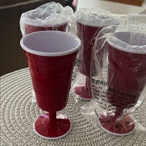 Red Solo Plastic Wine Glasses Set